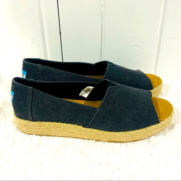 TOMS Slide On Shoes Size 8.5 - Picture 1 of 9